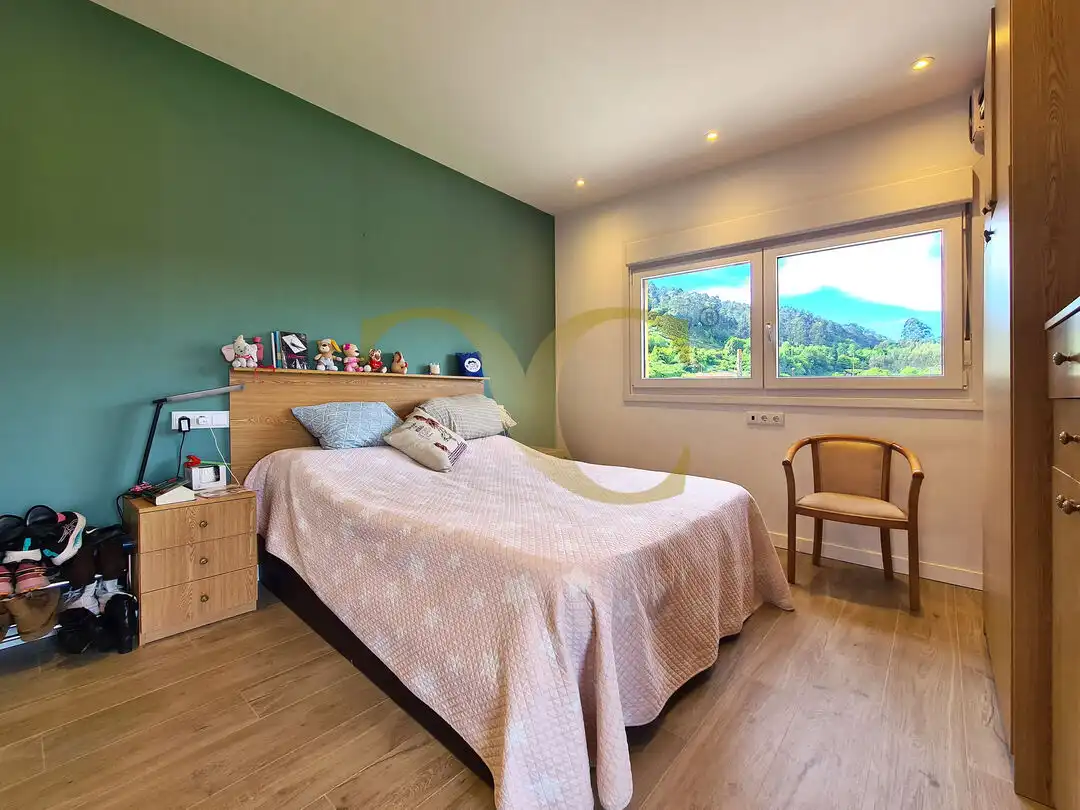 Habitación de Casa o chalet en venta en Gijón  con Calefacción, Jardín privado y Balcón