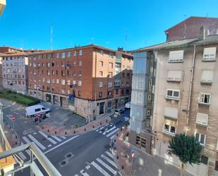 Vista exterior de Pis de lloguer en Bilbao  amb Balcó