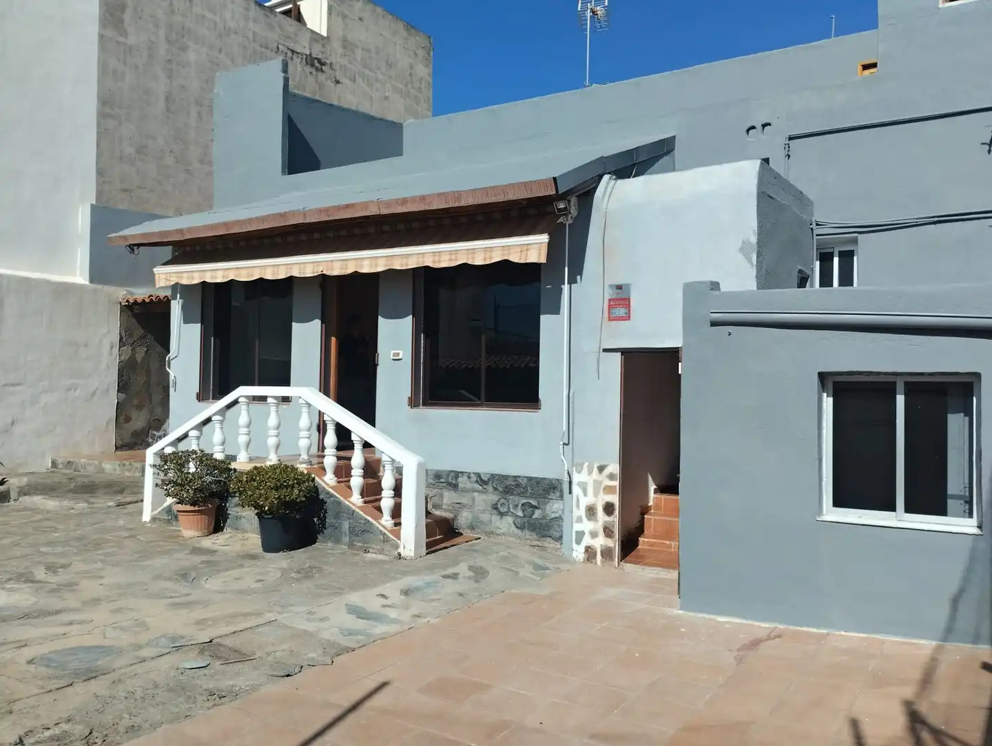 Außenansicht von Einfamilien-Reihenhaus zum Verkauf in Güímar mit Privatgarten, Terrasse und Abstellraum