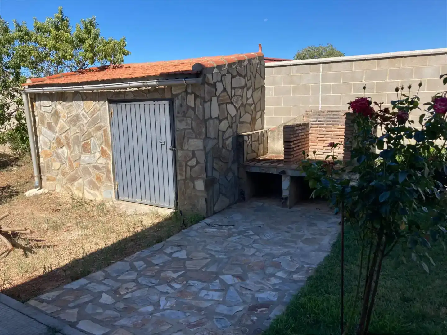 Vista exterior de Casa o chalet en venta en Monfarracinos con Jardín privado y Amueblado