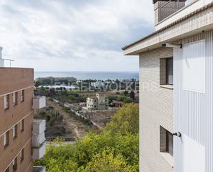 Vista exterior de Àtic en venda en Vilanova i la Geltrú amb Aire condicionat, Calefacció i Parquet