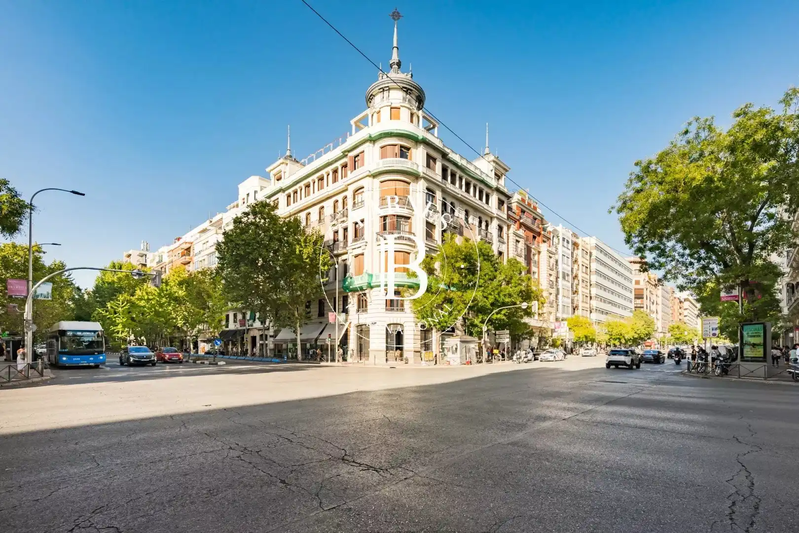 Außenansicht von Wohnung zur Miete in Madrid mit Klimaanlage, Heizung und Ofen