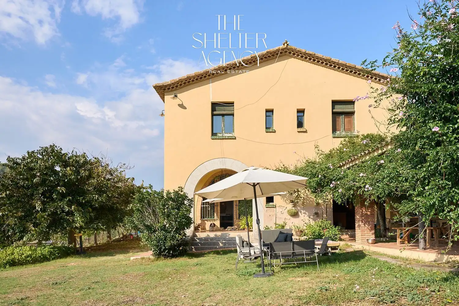 Vista exterior de Finca rústica en venta en Sant Pere de Ribes con Aire acondicionado, Jardín privado y Piscina comunitaria