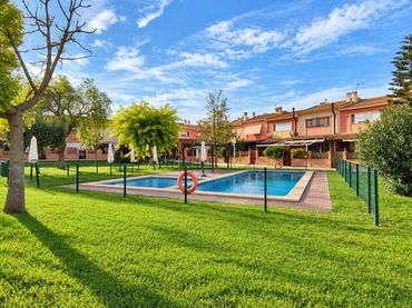 Detached house with pool for sale in Aspe Centro