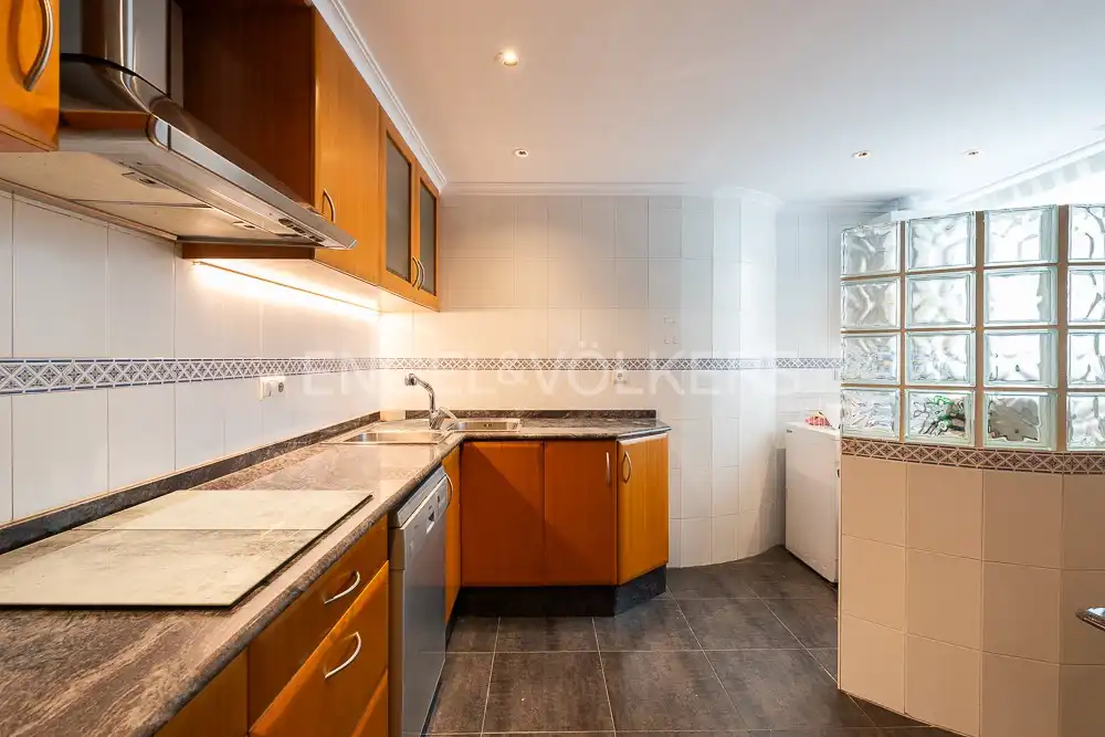 Kitchen of Flat for rent in Valencia  with Air Conditioner, Heating and Parquet flooring