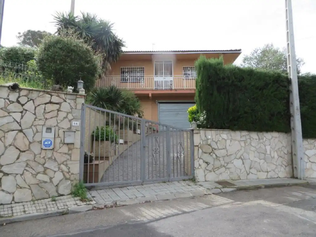 Vista exterior de Casa o chalet en venta en Vilanova del Vallès con Jardín privado, Terraza y Balcón