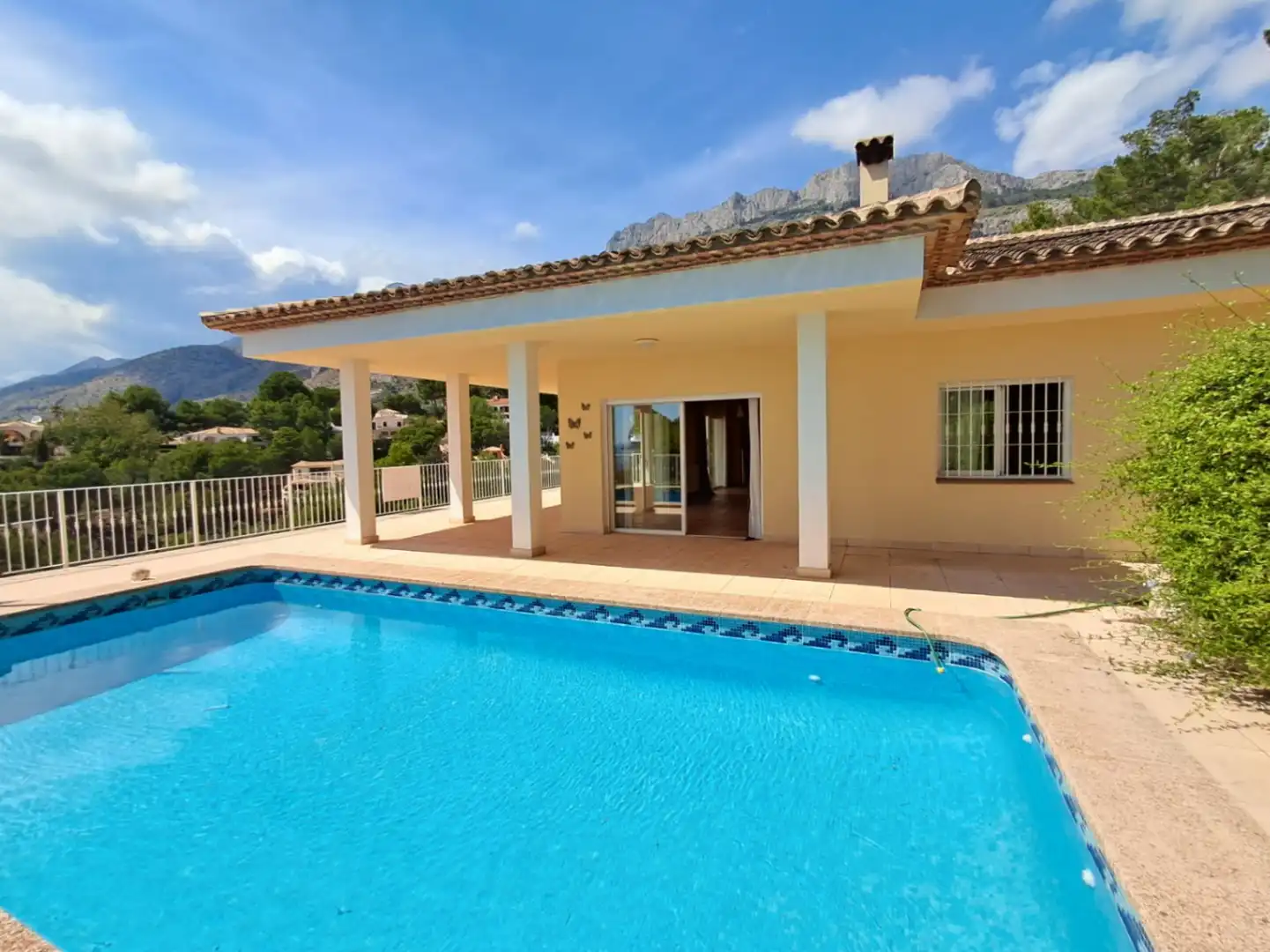 Vista exterior de Casa o chalet en venta en Altea con Aire acondicionado, Calefacción y Jardín privado