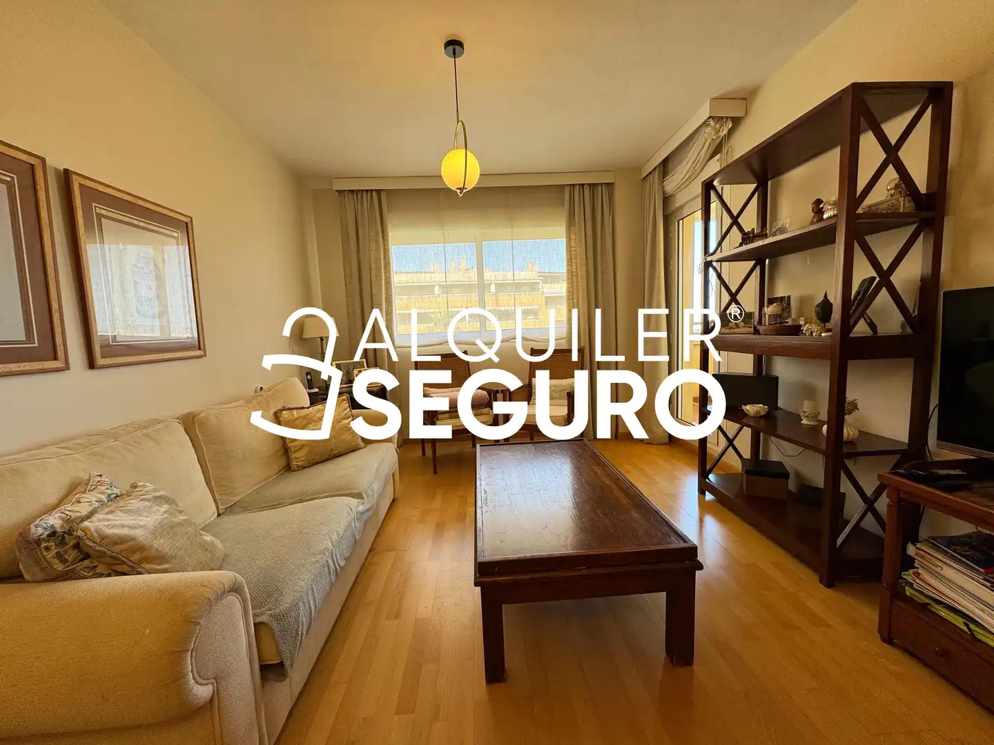 Sala d'estar de Pis de lloguer en Torremolinos amb Aire condicionat, Terrassa i Piscina