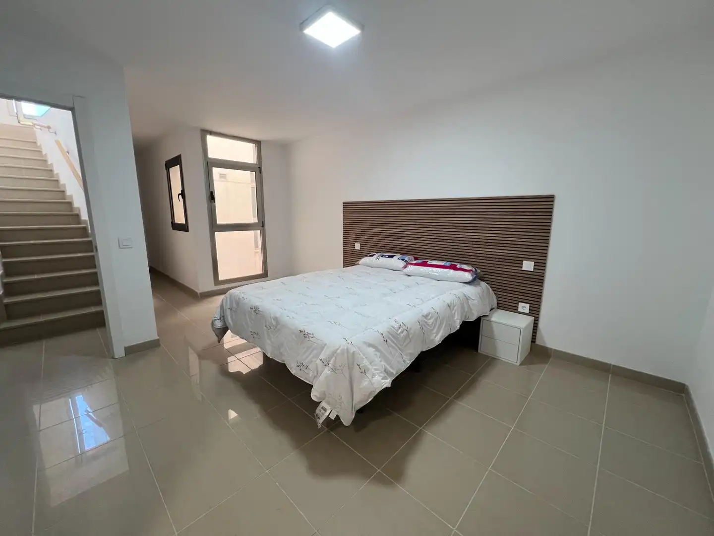 Schlafzimmer von Wohnungen zum Verkauf in Mogán mit Klimaanlage, Privatgarten und Terrasse