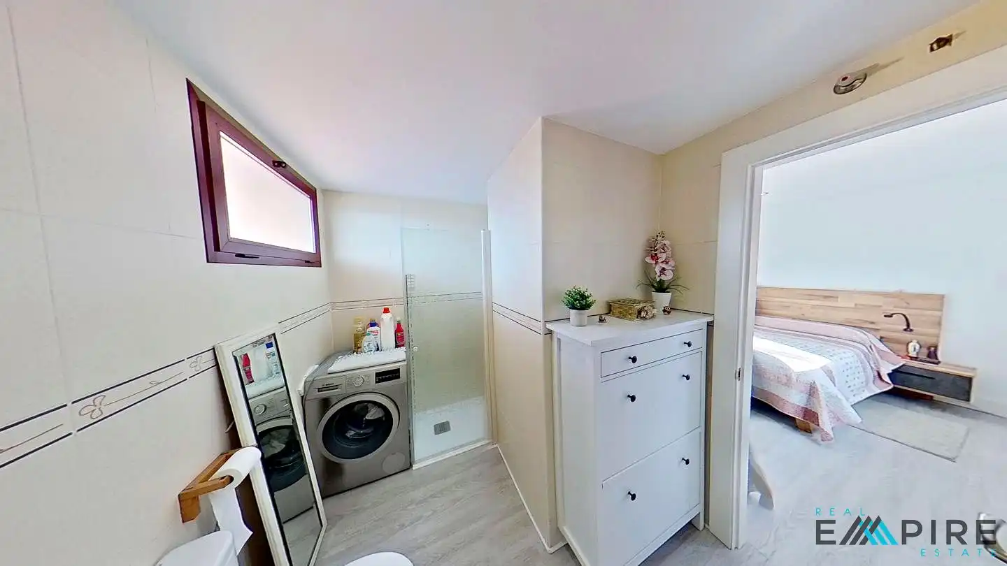 Baño de Ático en venta en Illescas con Aire acondicionado, Calefacción y Jardín privado