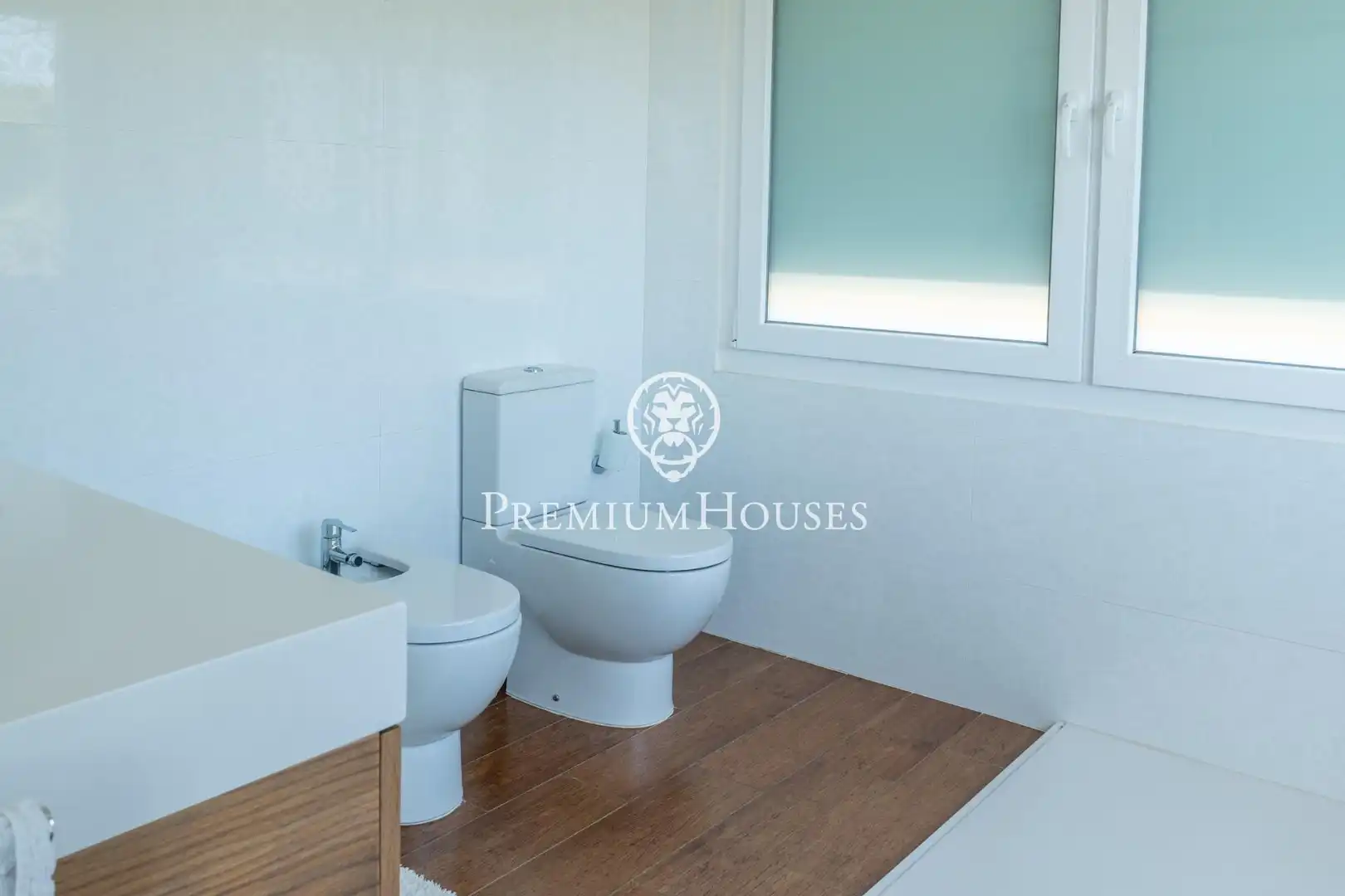 Bathroom of Houses for sale in Vilanova i la Geltrú  with Air Conditioner, Heating and Private garden