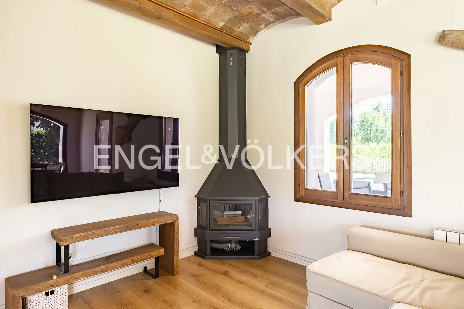 Wohnzimmer von Haus oder Chalet zum Verkauf in La Vall d'en Bas mit Heizung und Privatgarten