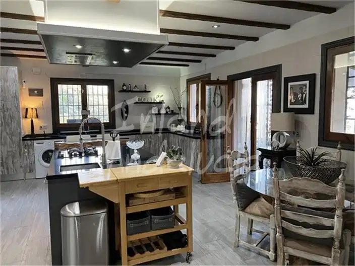 Casa rústica amb piscina en venda a Alcalá la Real, imagen 4