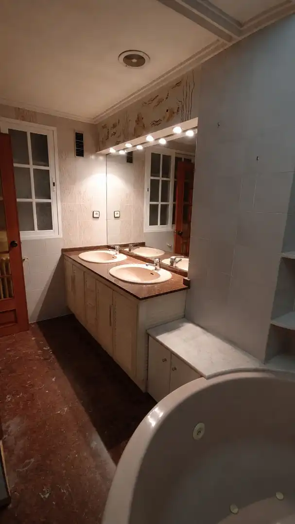 Badezimmer von Einfamilien-Reihenhaus zum Verkauf in Manises mit Klimaanlage, Heizung und Terrasse