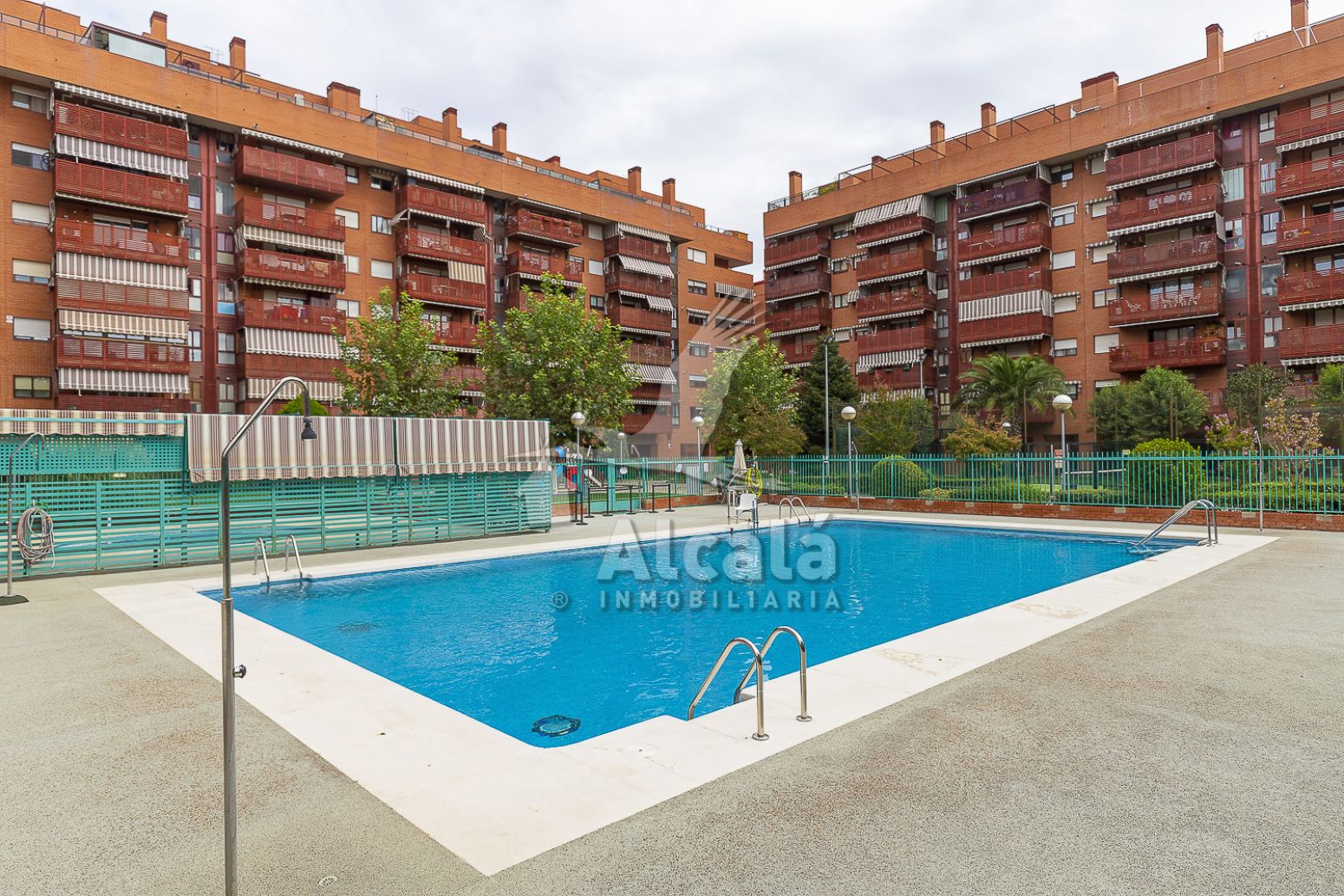 Vista exterior de Ático en venta en Alcalá de Henares con Aire acondicionado, Calefacción y Jardín privado