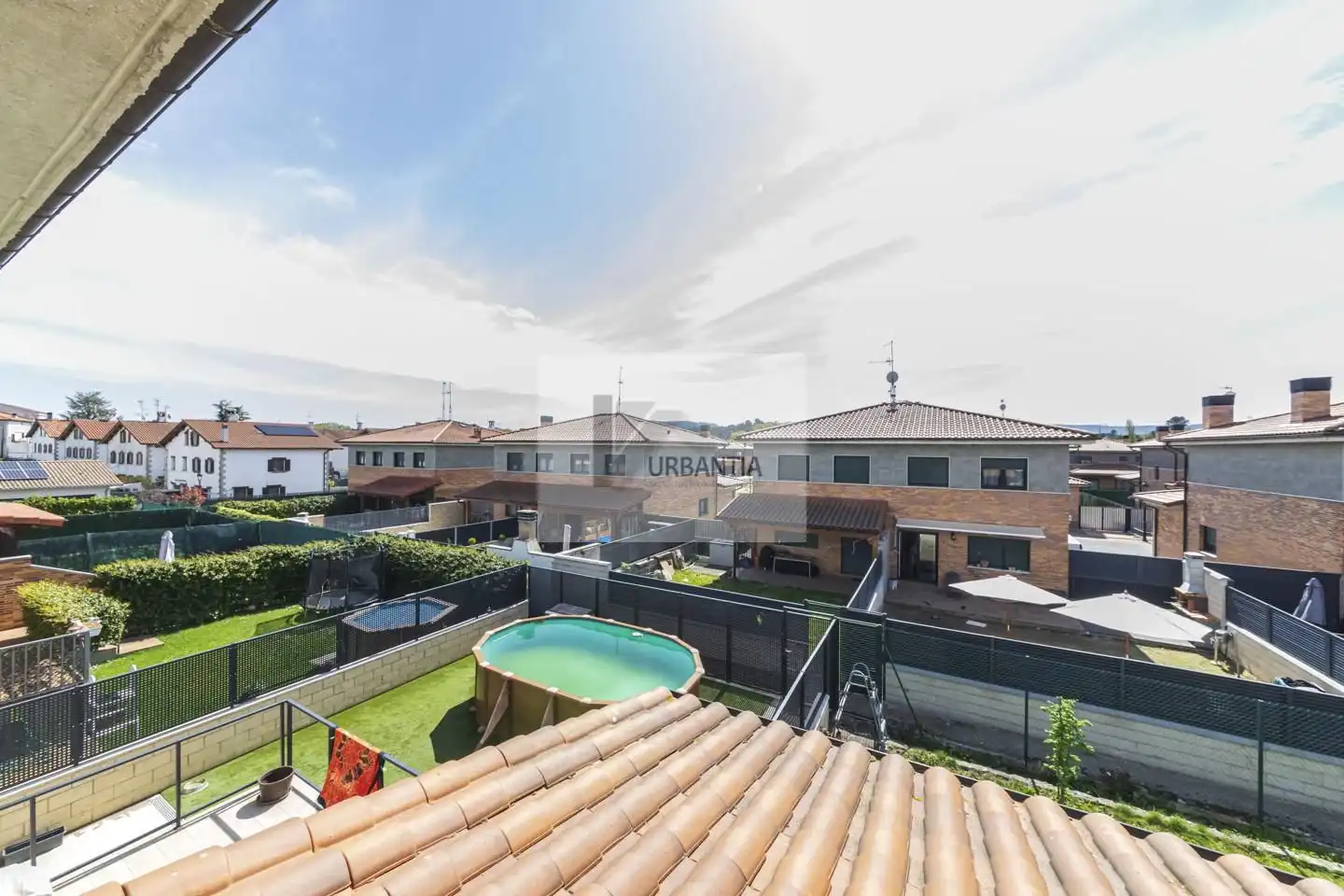 Vista exterior de Casa adosada en venta en Cendea de Olza / Oltza Zendea con Calefacción, Jardín privado y Parquet