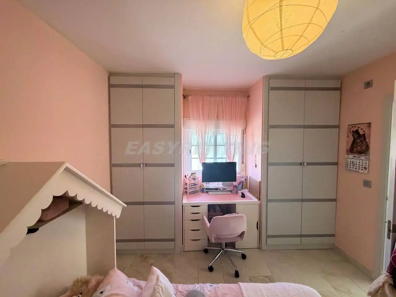 Dormitori de Casa o xalet en venda en La Línea de la Concepción amb Aire condicionat, Terrassa i Moblat