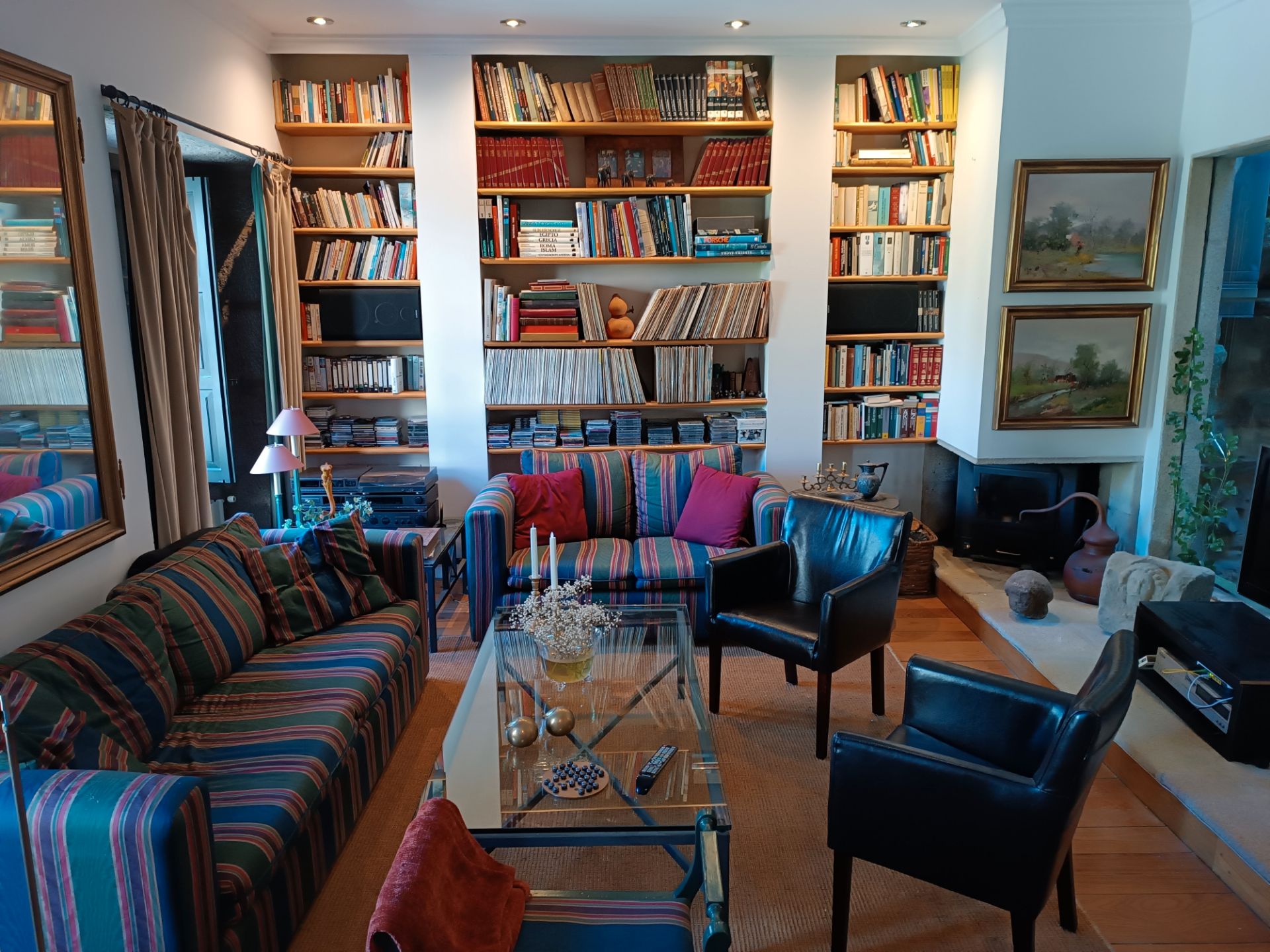 Sala d'estar de Casa o xalet en venda en Pontevedra Capital  amb Calefacció, Forn i Rentadora