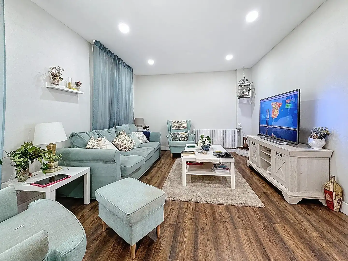 Sala d'estar de Casa o xalet en venda en Vilanova de Arousa amb Calefacció, Jardí privat i Moblat