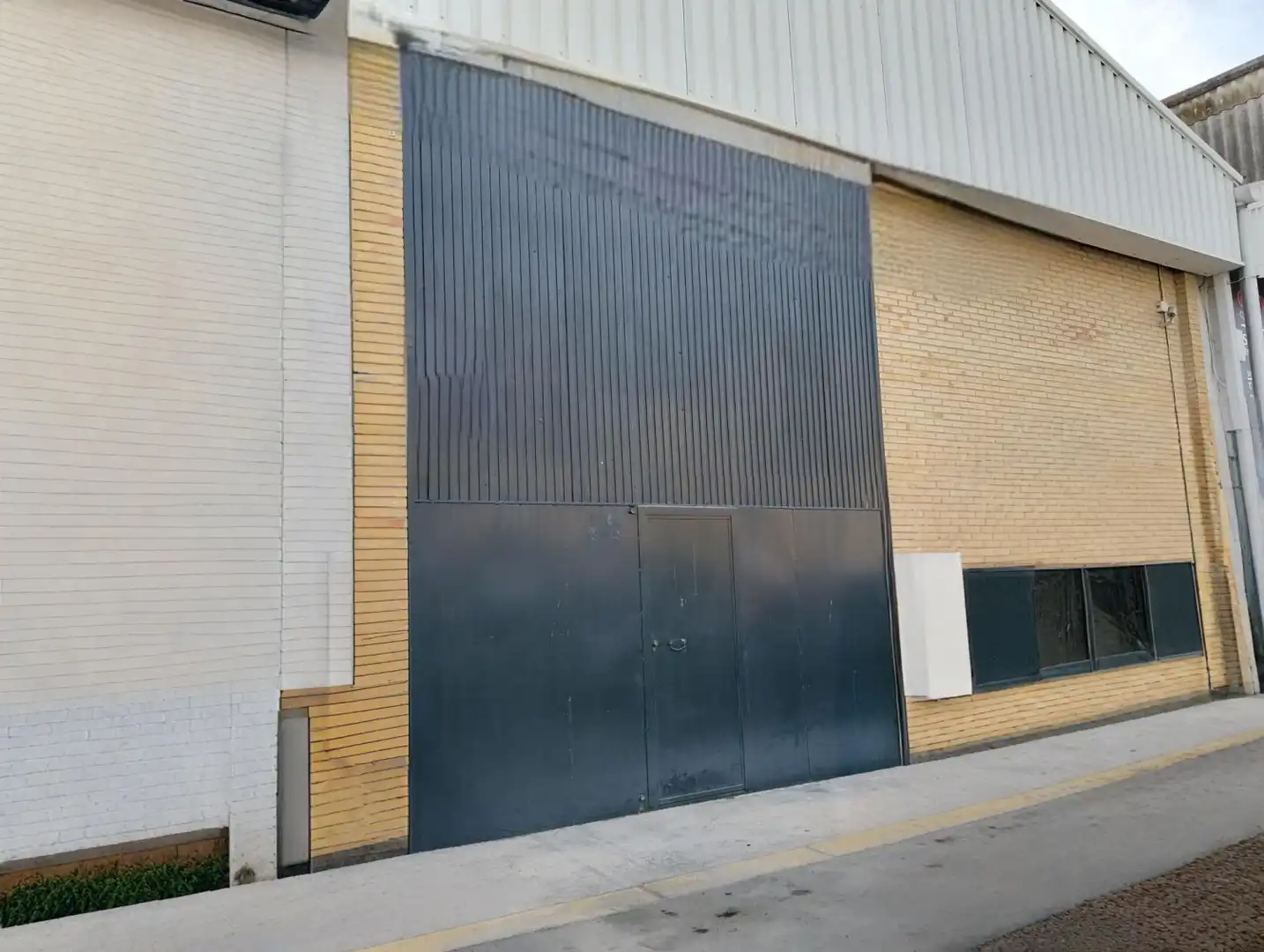 Nau industrial en venda a Cerro - Amate