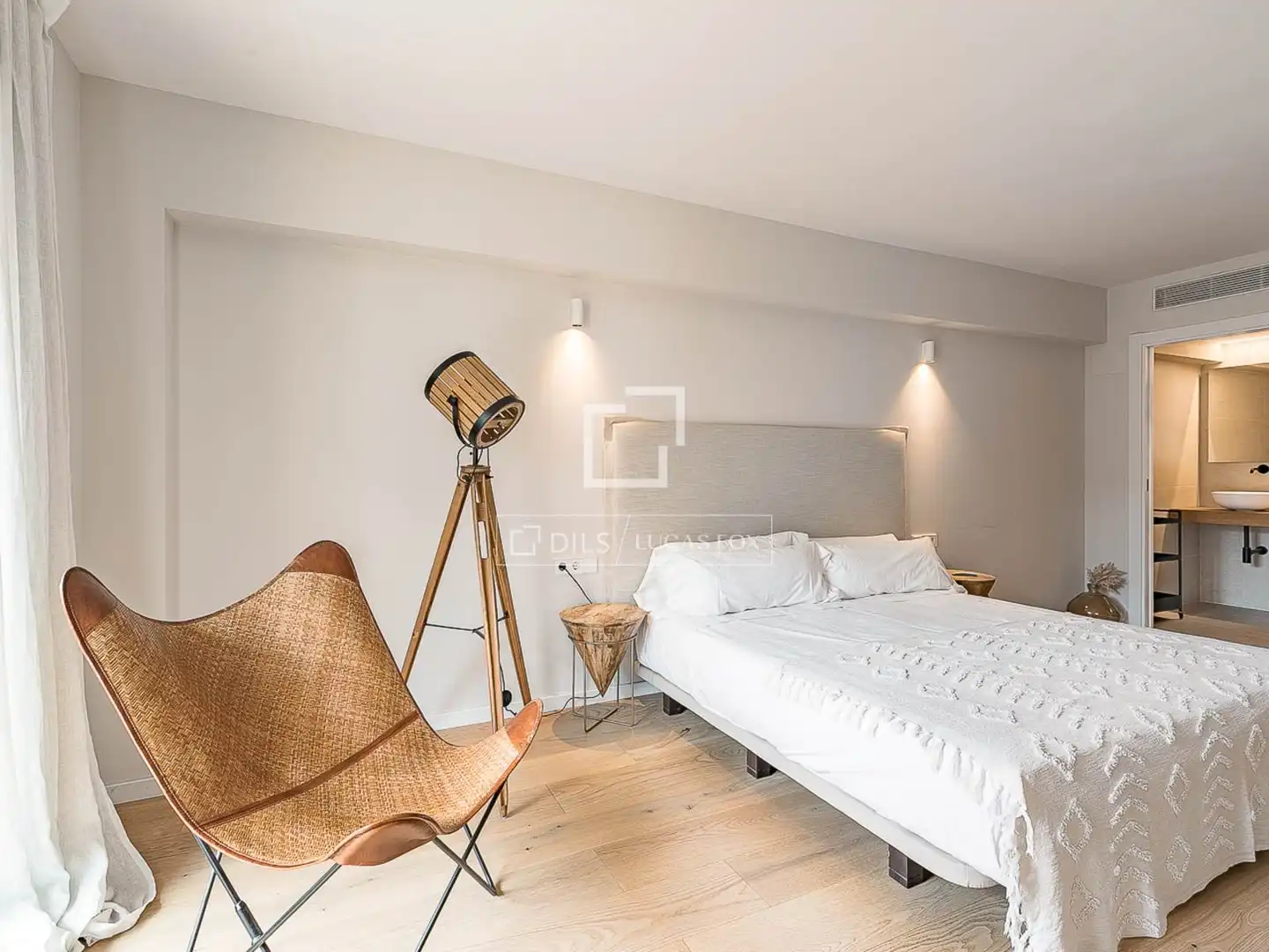 Habitación de Piso en venta en Barcelona con Aire acondicionado, Terraza y Balcón