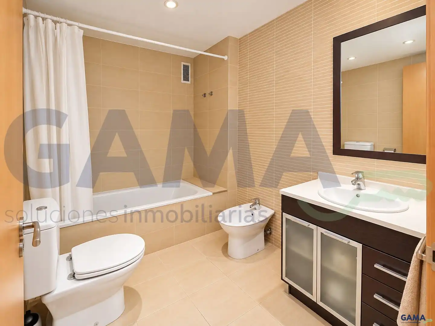 Wohnung zur Miete in REQUENA, Sants Patrons
