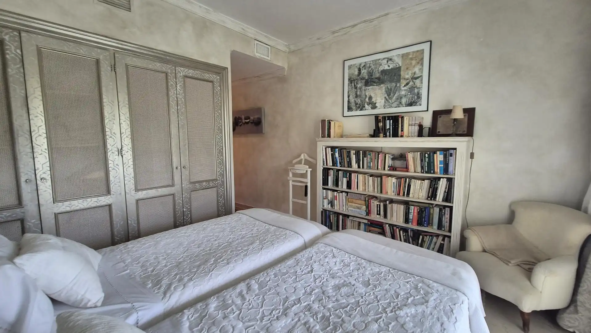Bedroom of Houses for sale in Benahavís  with Air Conditioner, Terrace and Storage room