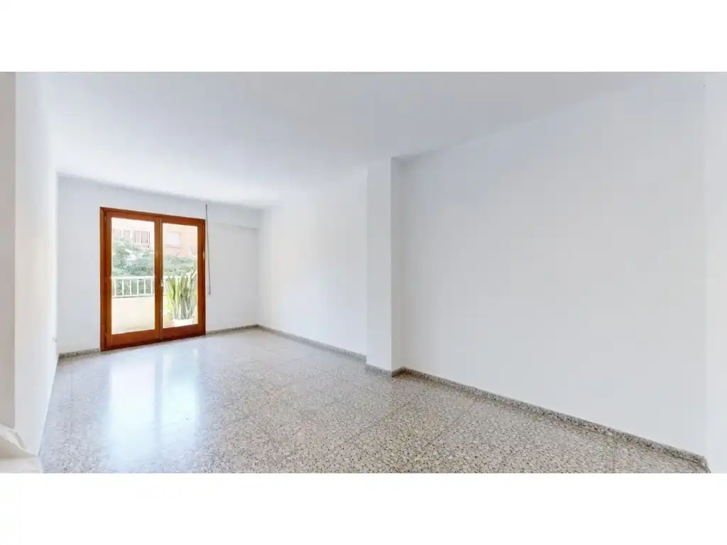 Vista exterior de Piso en venta en Castellón de la Plana / Castelló de la Plana con Aire acondicionado, Horno y Balcón
