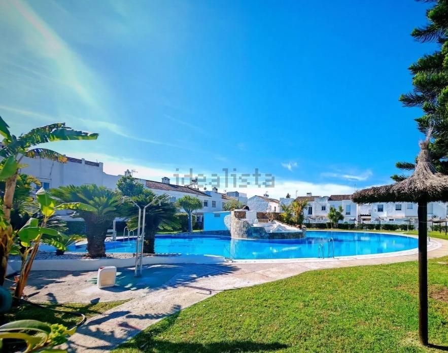 Piscina de Casa adosada en venta en Chiclana de la Frontera