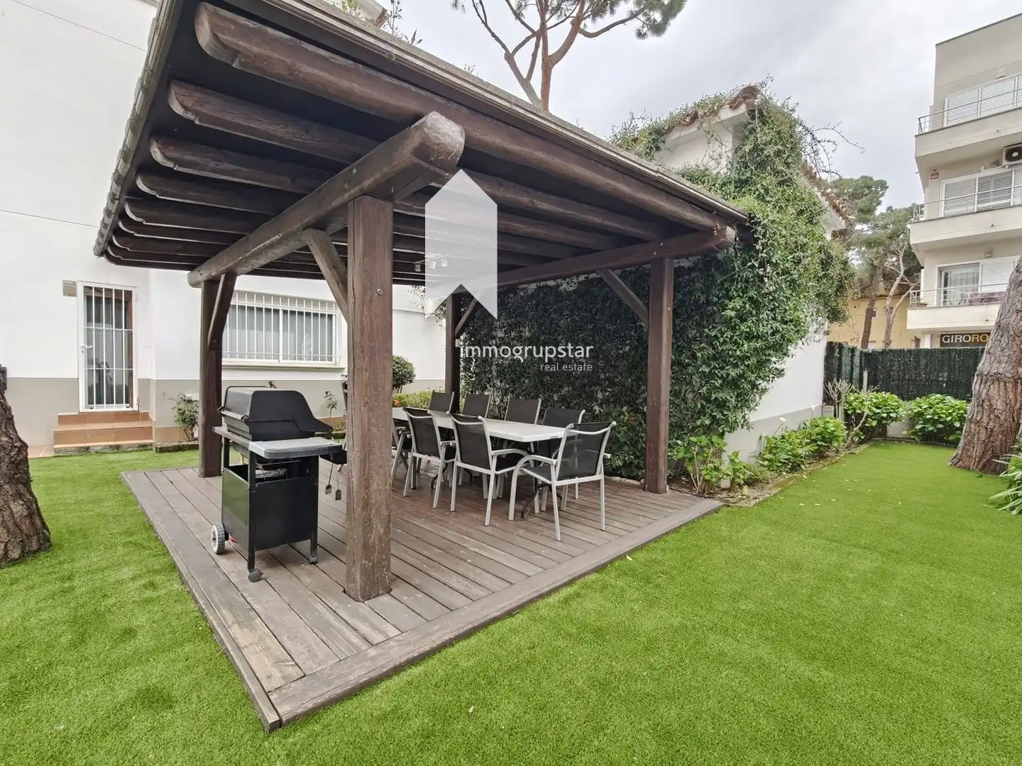 Terrasse von Einfamilien-Reihenhaus zum Verkauf in Castell d'Aro, Platja d'Aro i s'Agaró mit Klimaanlage, Heizung und Terrasse