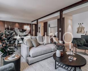 Sala d'estar de Apartament de lloguer en  Madrid Capital amb Aire condicionat, Calefacció i Moblat
