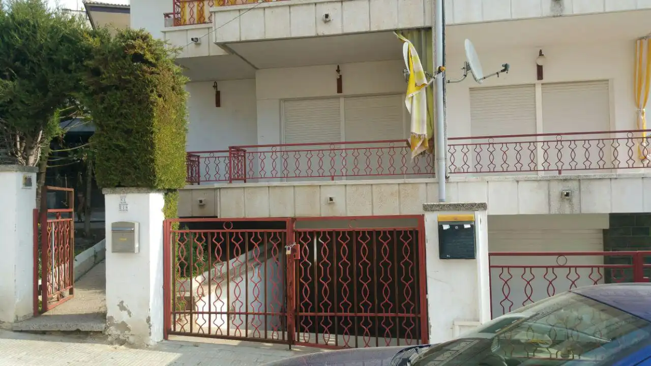 Xalet amb terrassa en venda a Carrer Irlanda 1