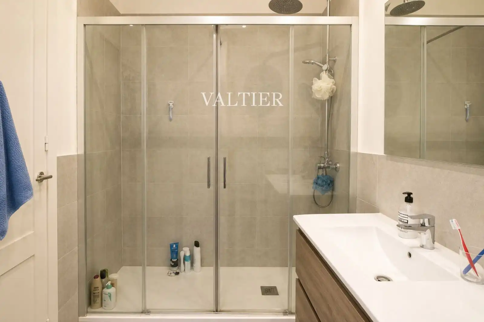 Baño de Piso de alquiler en Madrid con Aire acondicionado, Terraza y Amueblado