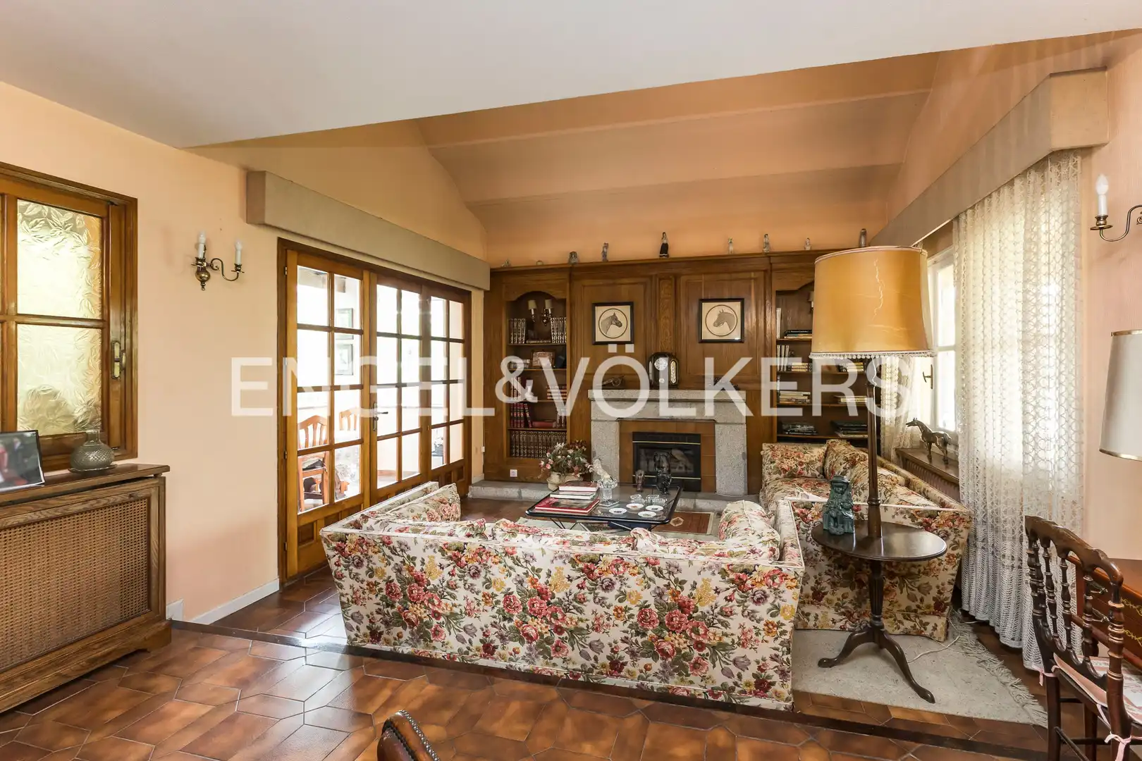 Sala d'estar de Casa o xalet en venda en Tres Cantos amb Calefacció, Jardí privat i Parquet