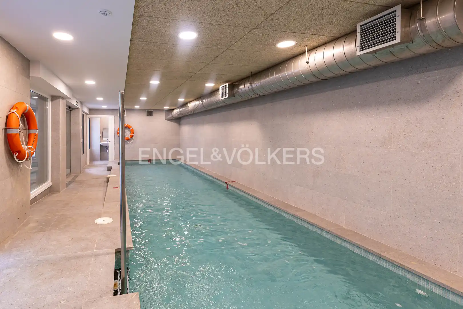 Swimming pool of Flat for rent in Madrid  with Air Conditioner, Heating and Storage room