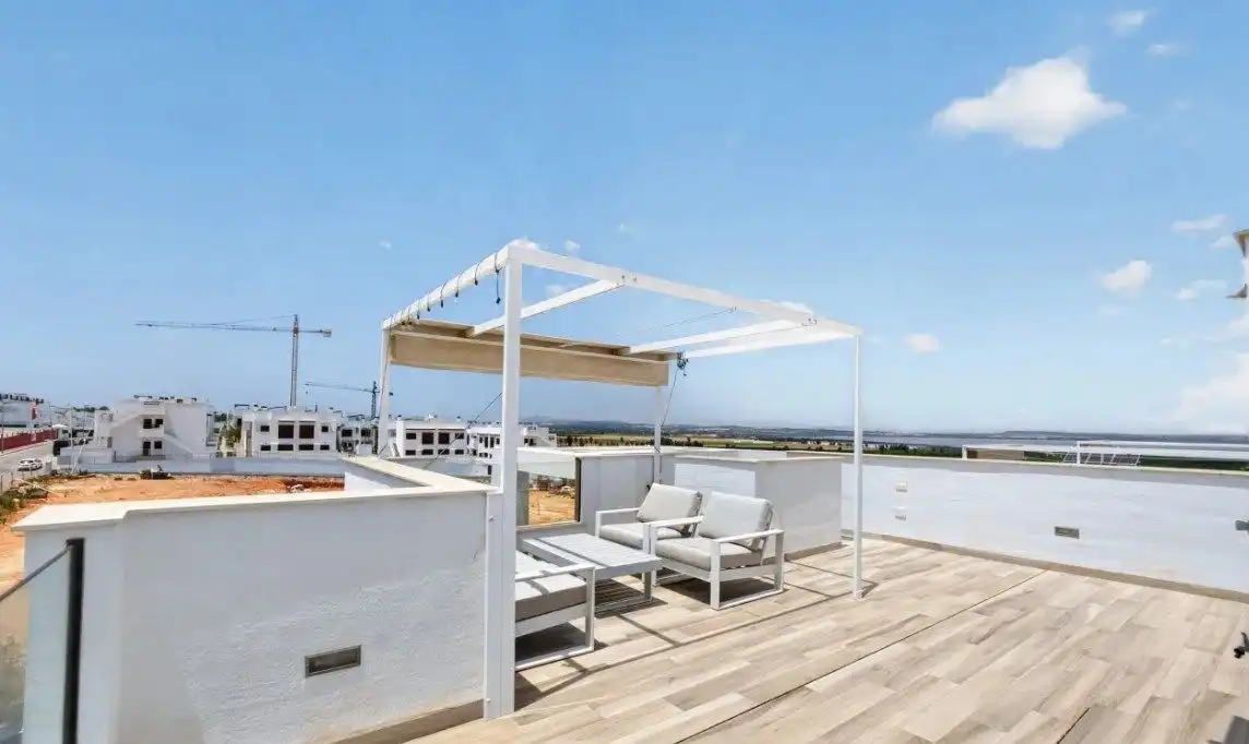 Chalet con piscina en venta en Los Balcones - Los Altos, imagen 28