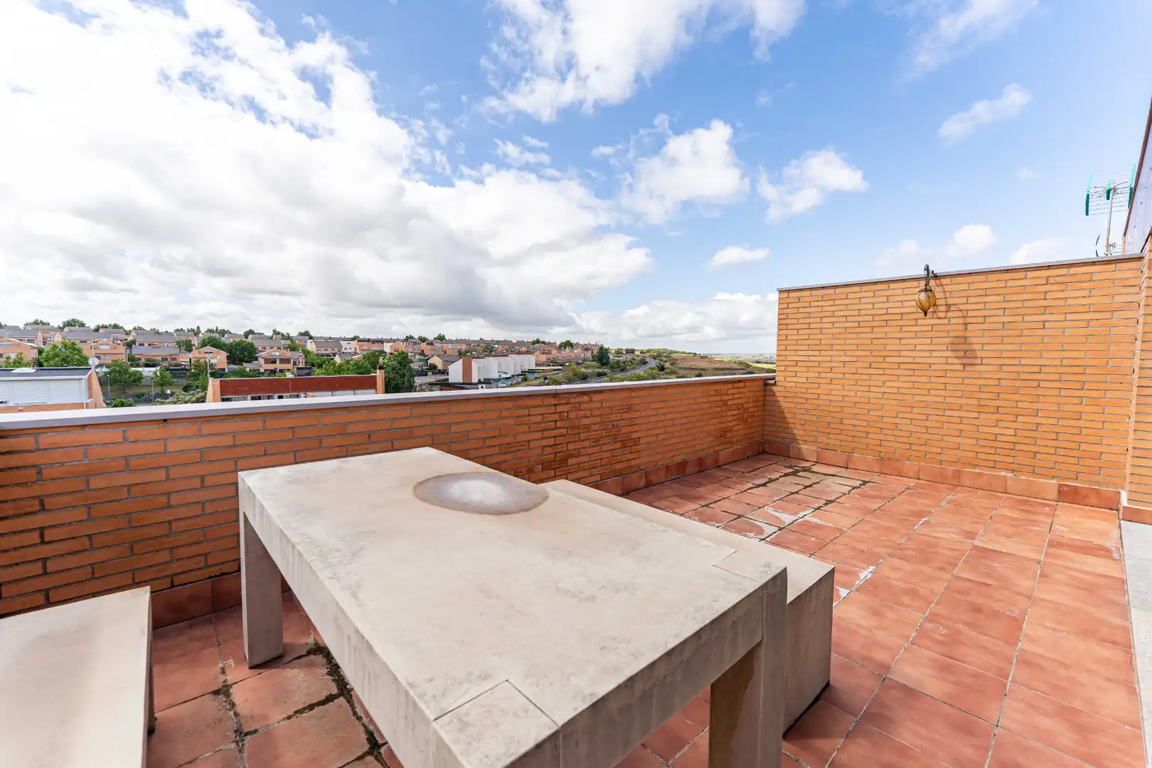 Terrassa de Casa adosada en venda en Arroyomolinos (Madrid) amb Aire condicionat, Calefacció i Jardí privat