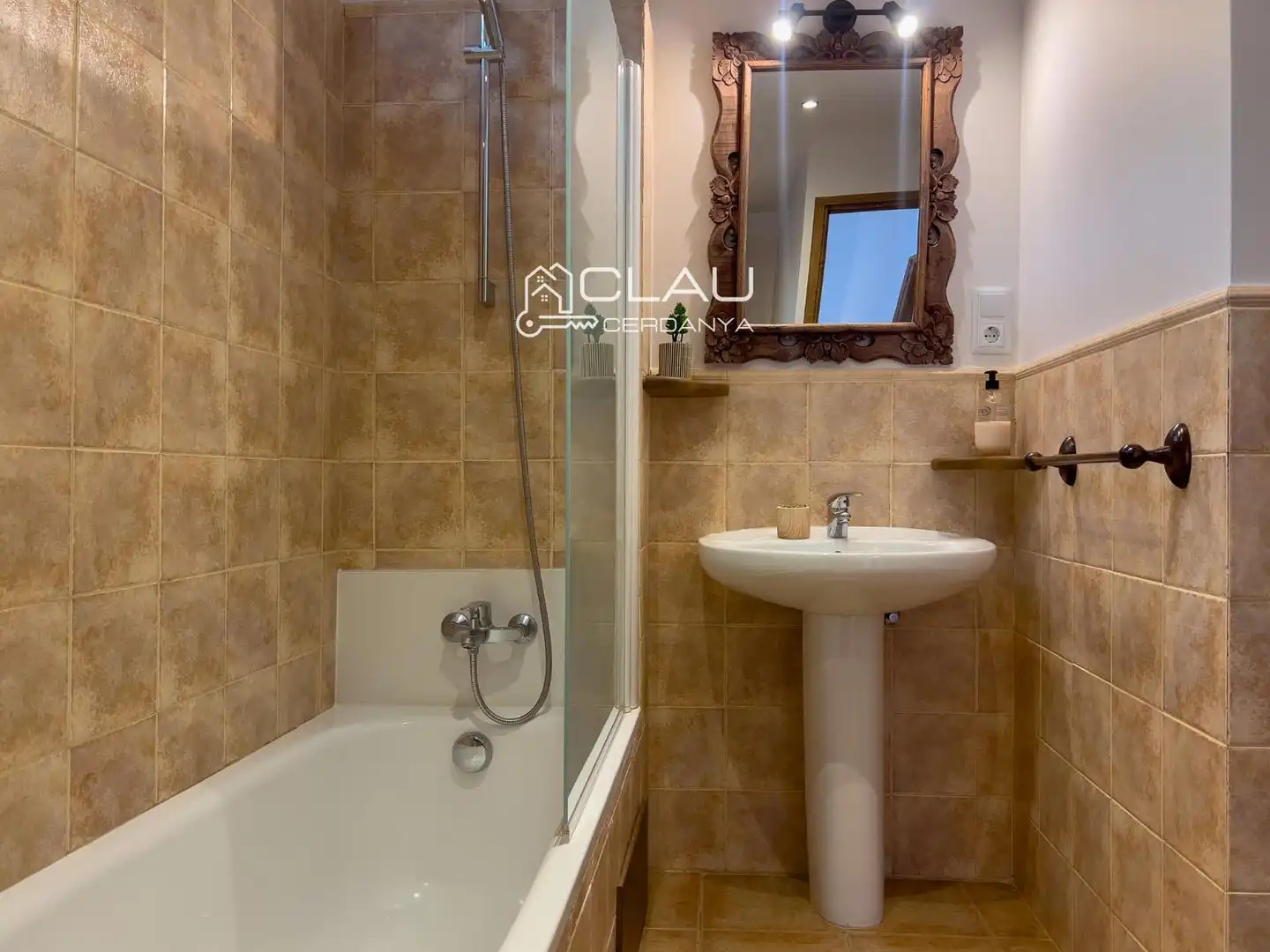 Bathroom of Detached homes for rent in Osséja  with Heating, Private garden and Parquet flooring
