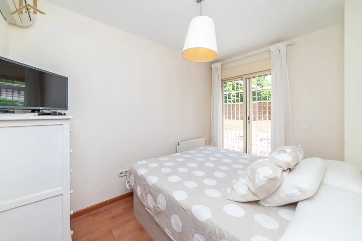 Habitación de Planta baja en venta en Arroyomolinos (Madrid) con Aire acondicionado, Calefacción y Jardín privado