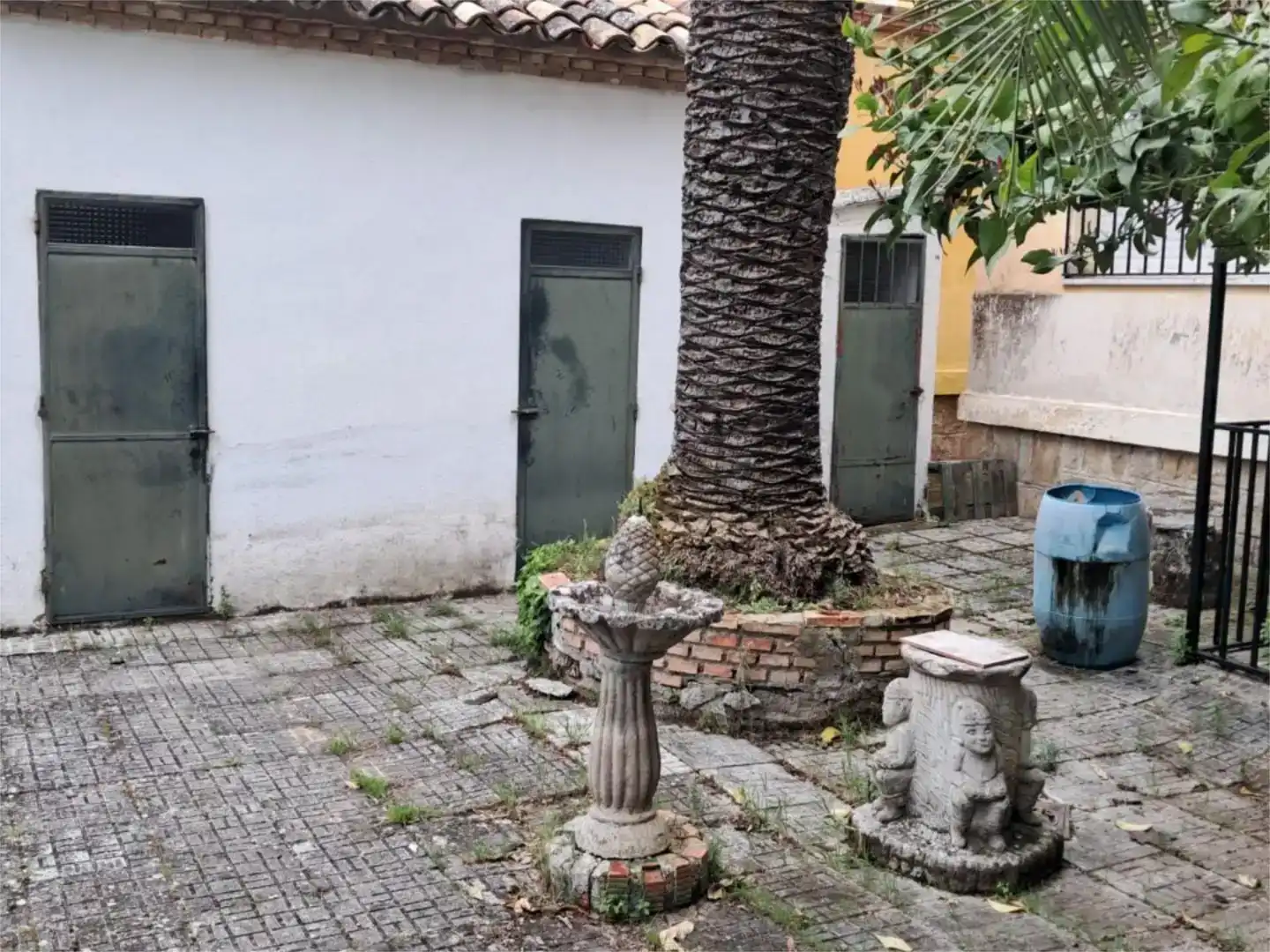 Vista exterior de Casa o xalet en venda en Baeza amb Jardí privat, Piscina i Moblat