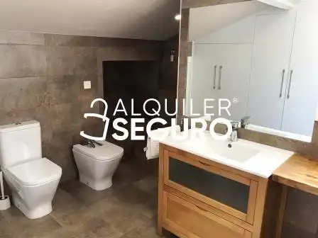 Bathroom of Flat for rent in Vitoria - Gasteiz  with Heating and Furnished