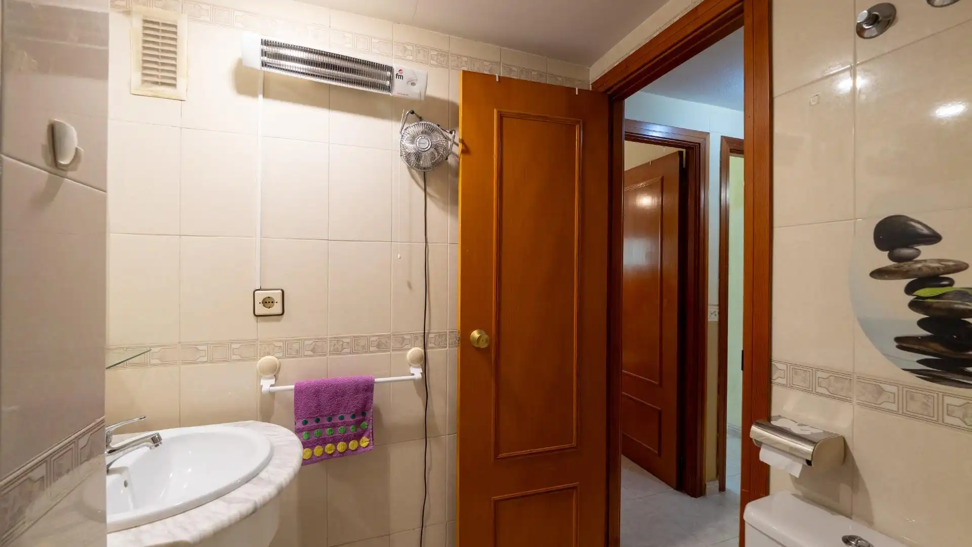 Bathroom of Flat for sale in Benidorm  with Air Conditioner, Private garden and Community pool
