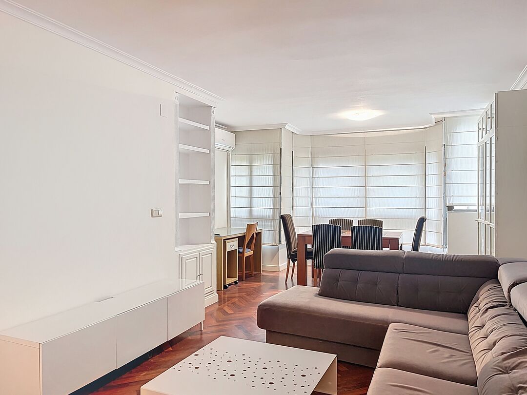 Sala de estar de Piso de alquiler en Alicante / Alacant con Aire acondicionado, Calefacción y Piscina