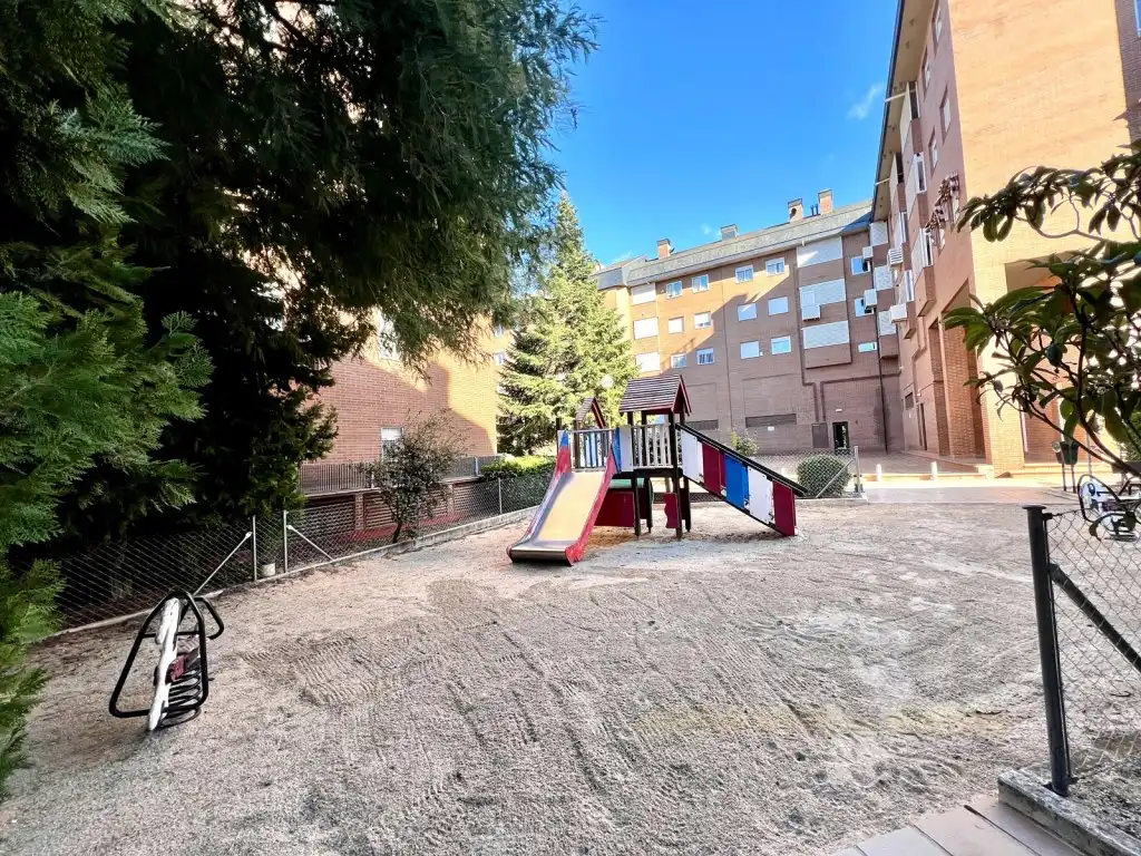 Aparcament de Dúplex en venda en Las Rozas de Madrid