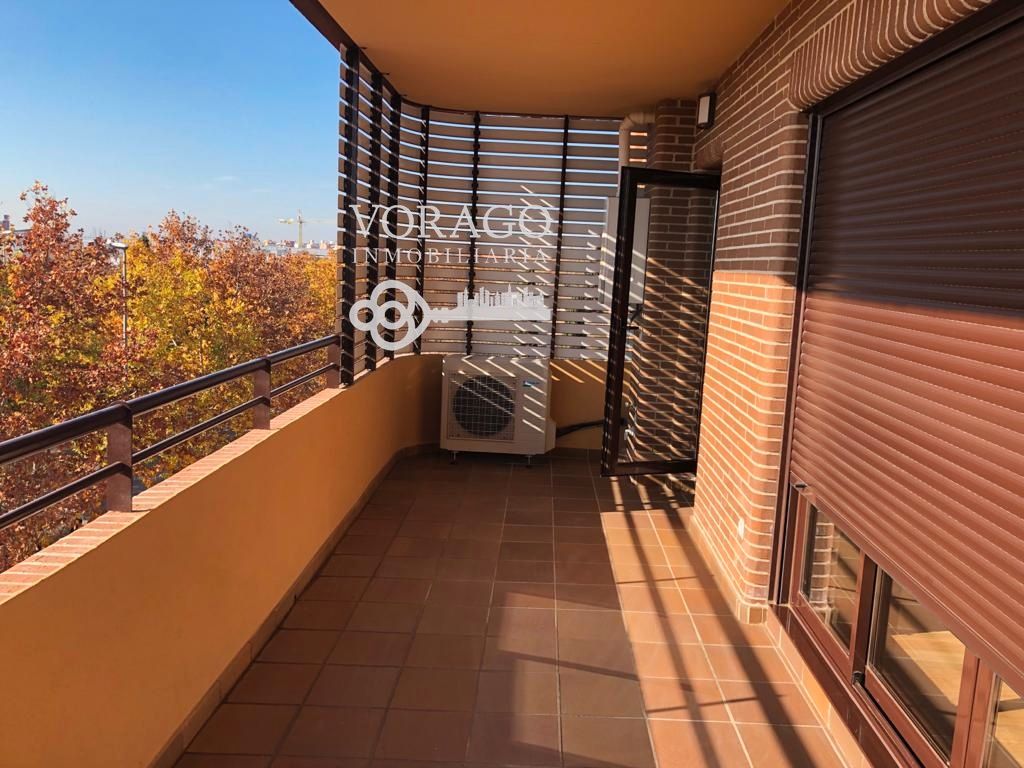 Exterior view of Flat to rent in Alcalá de Henares  with Air Conditioner, Heating and Terrace