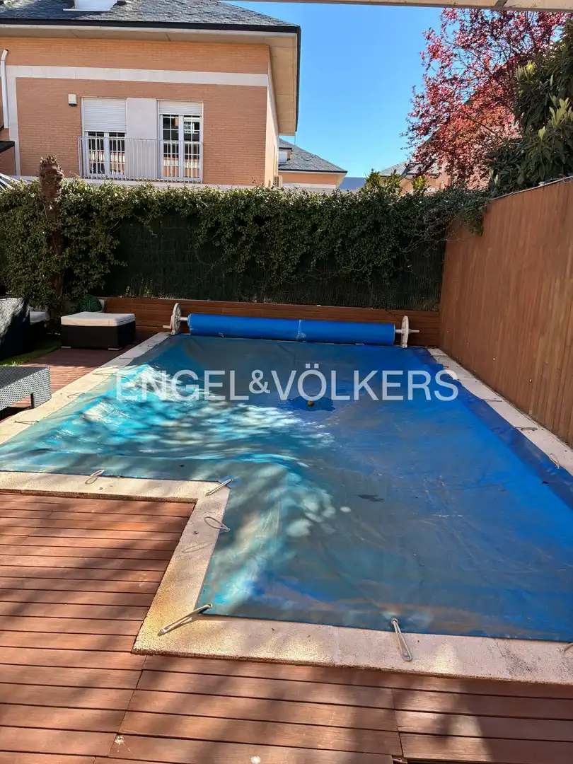Piscina de Casa adosada en venta en Rivas-Vaciamadrid con Aire acondicionado, Calefacción y Jardín privado