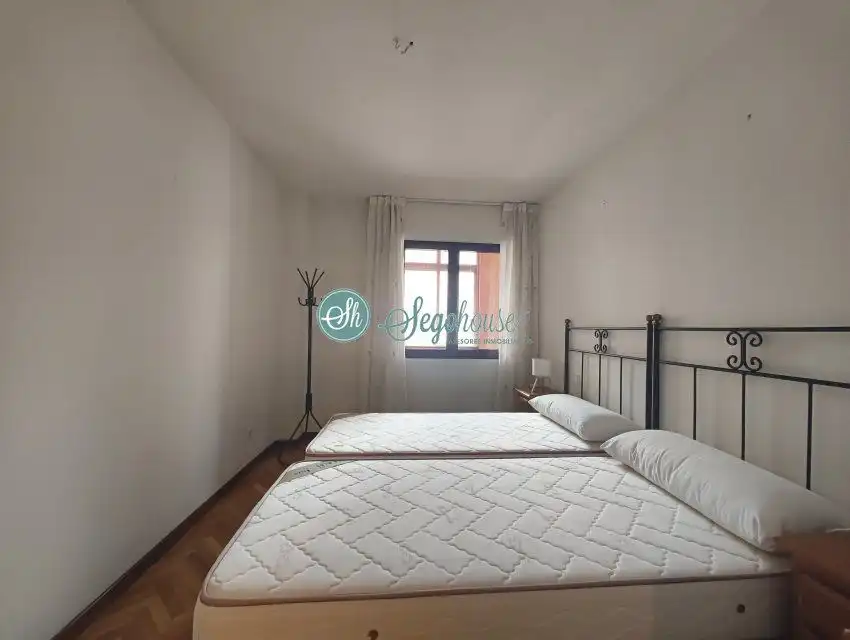 Bedroom of Flat for rent in Segovia  with Heating, Parquet flooring and Terrace