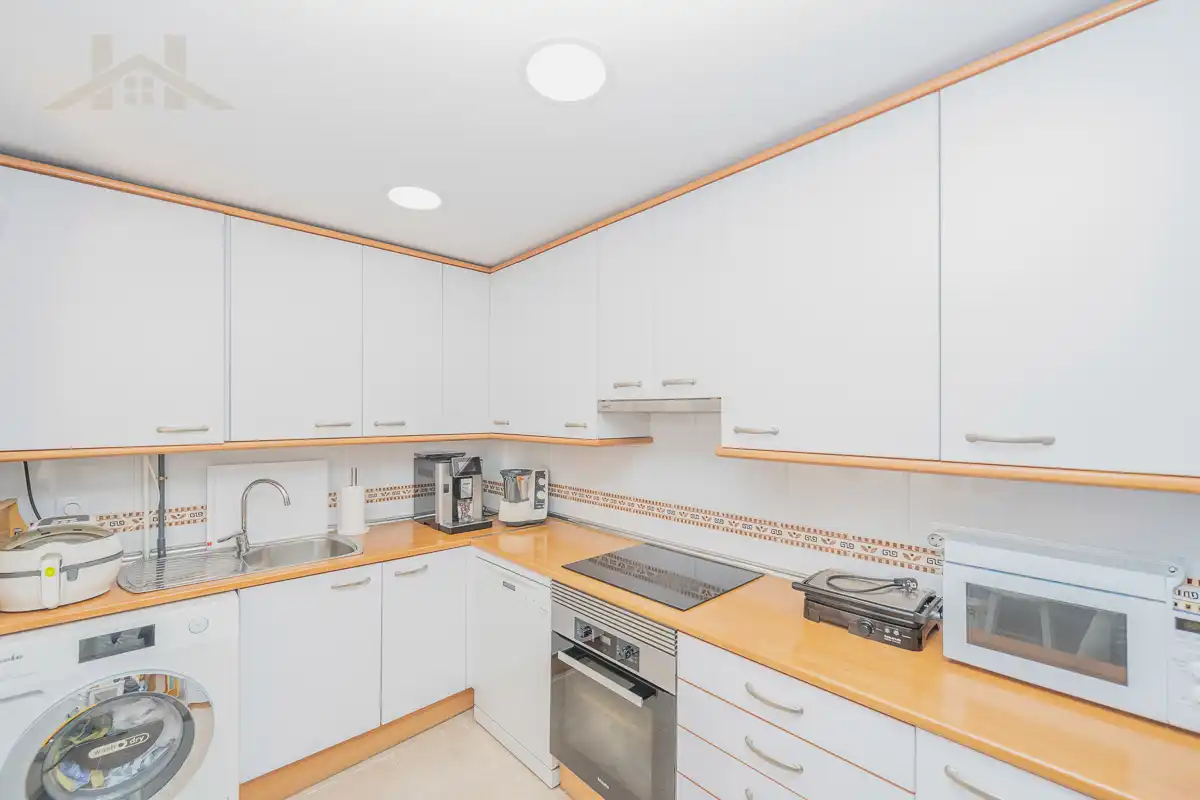 Kitchen of Flat for sale in Boadilla del Monte  with Air Conditioner, Heating and Storage room