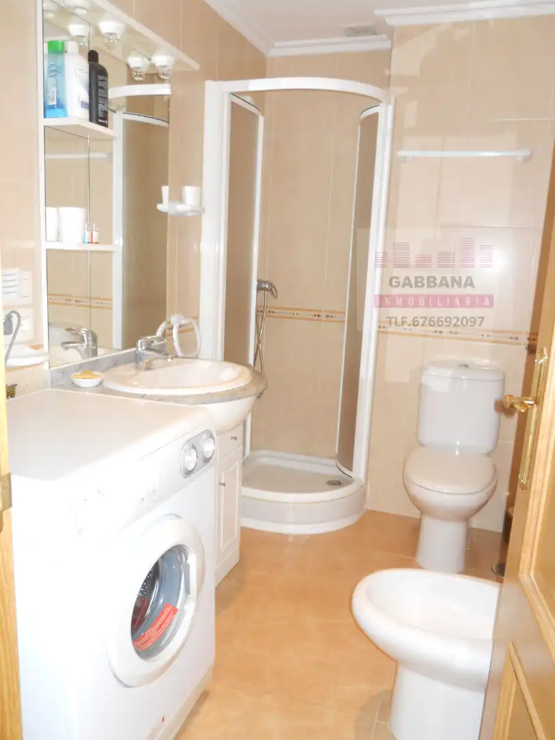Baño de Estudio de alquiler en Vigo  con Calefacción, Parquet y Lavadora