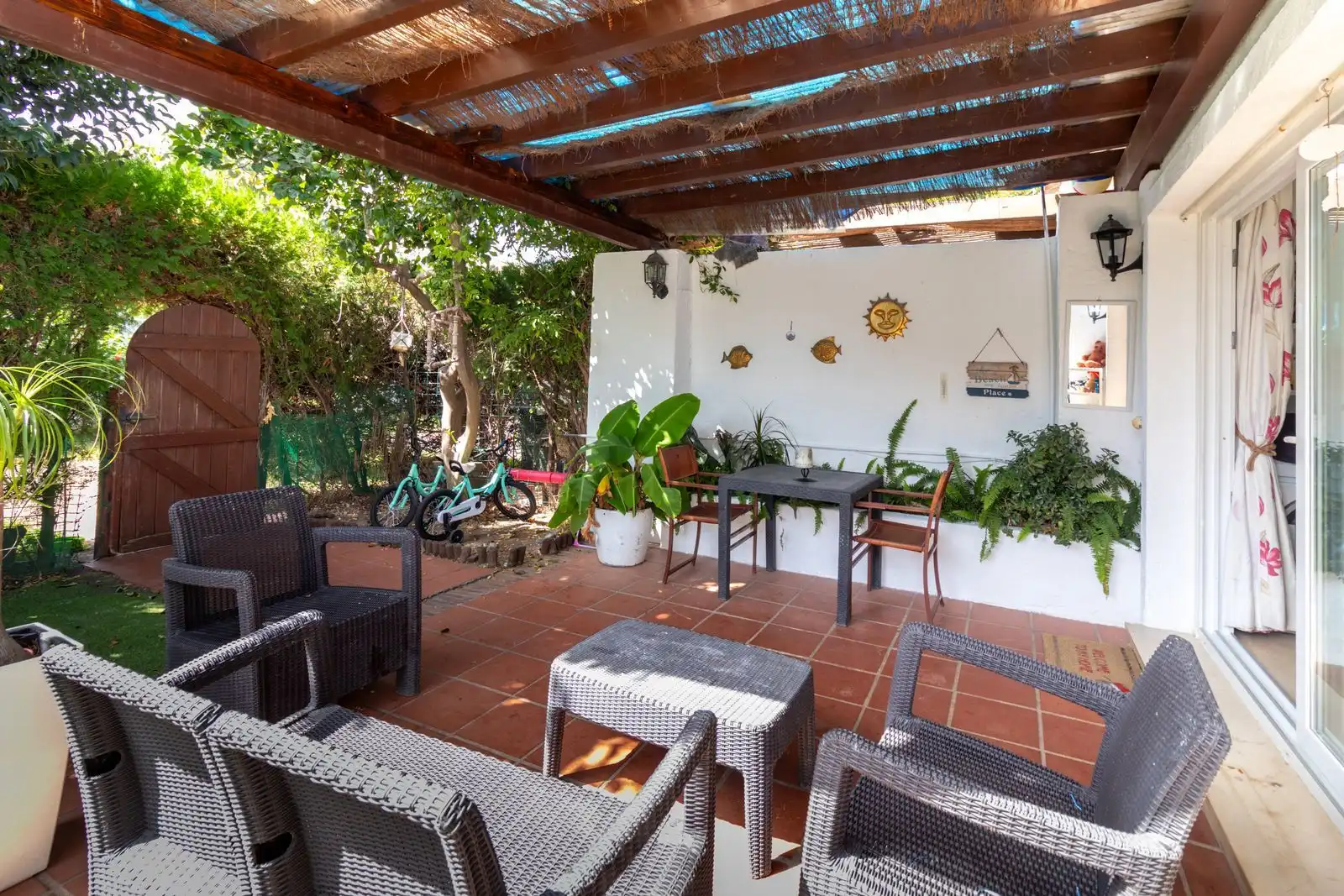 Terrasse von Country house zum Verkauf in Estepona mit Klimaanlage, Privatgarten und Möbliert